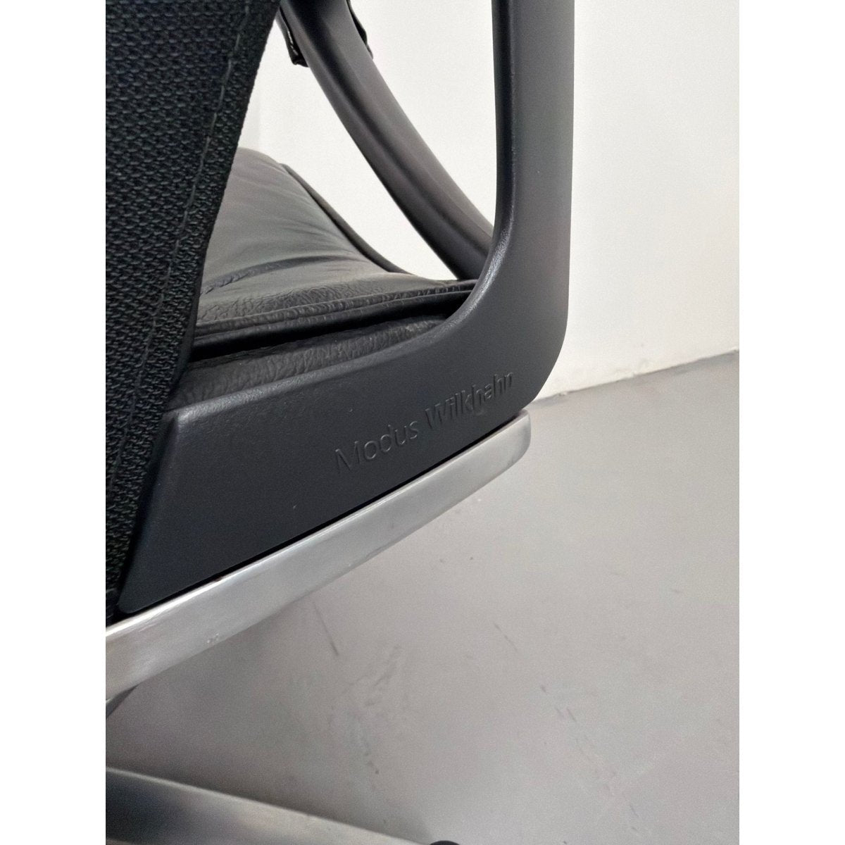Wilkhahn Modus Executive - 283/71, Low - Back Swivel Chair - thegoodchairs