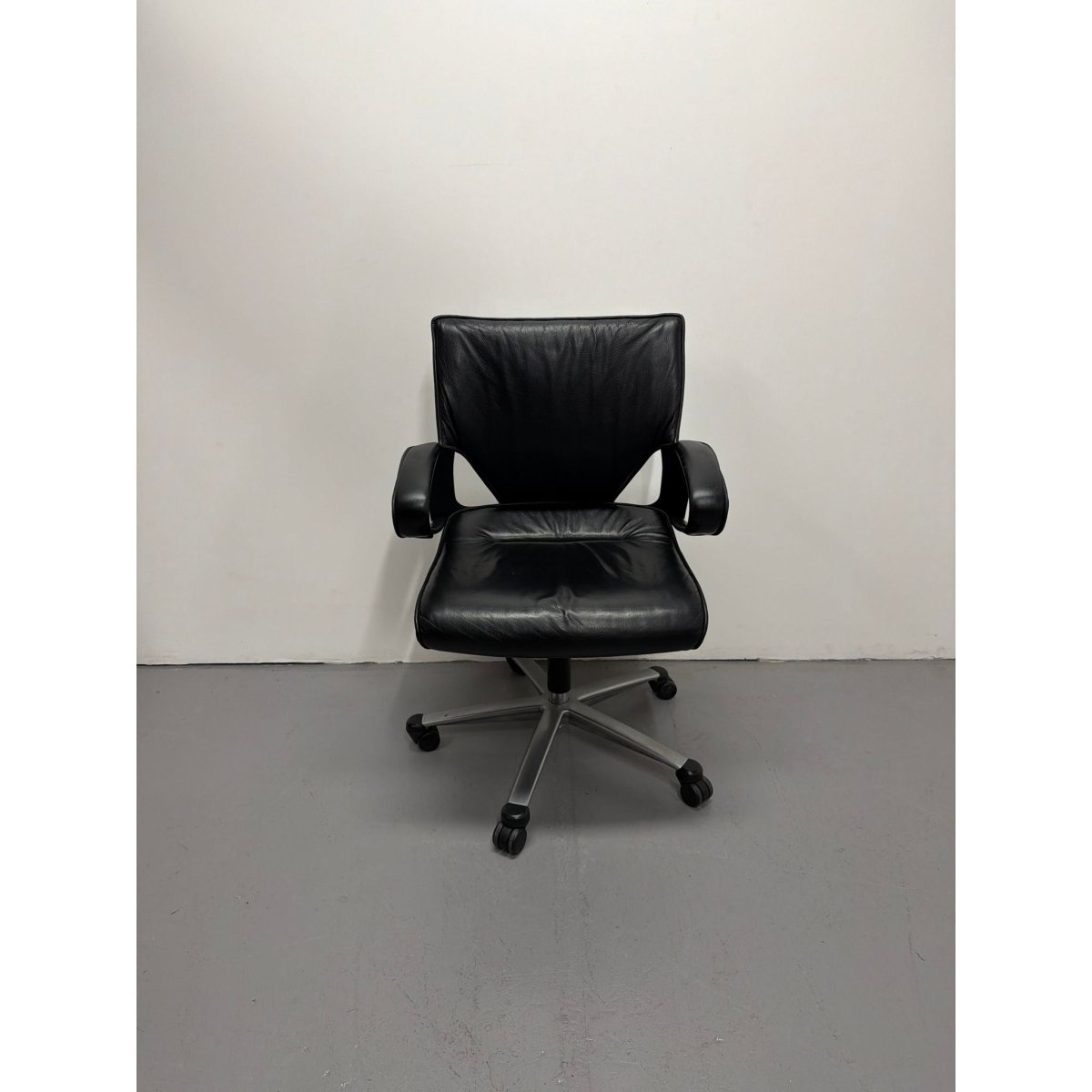 Wilkhahn Modus Executive - 283/71, Low - Back Swivel Chair - thegoodchairs