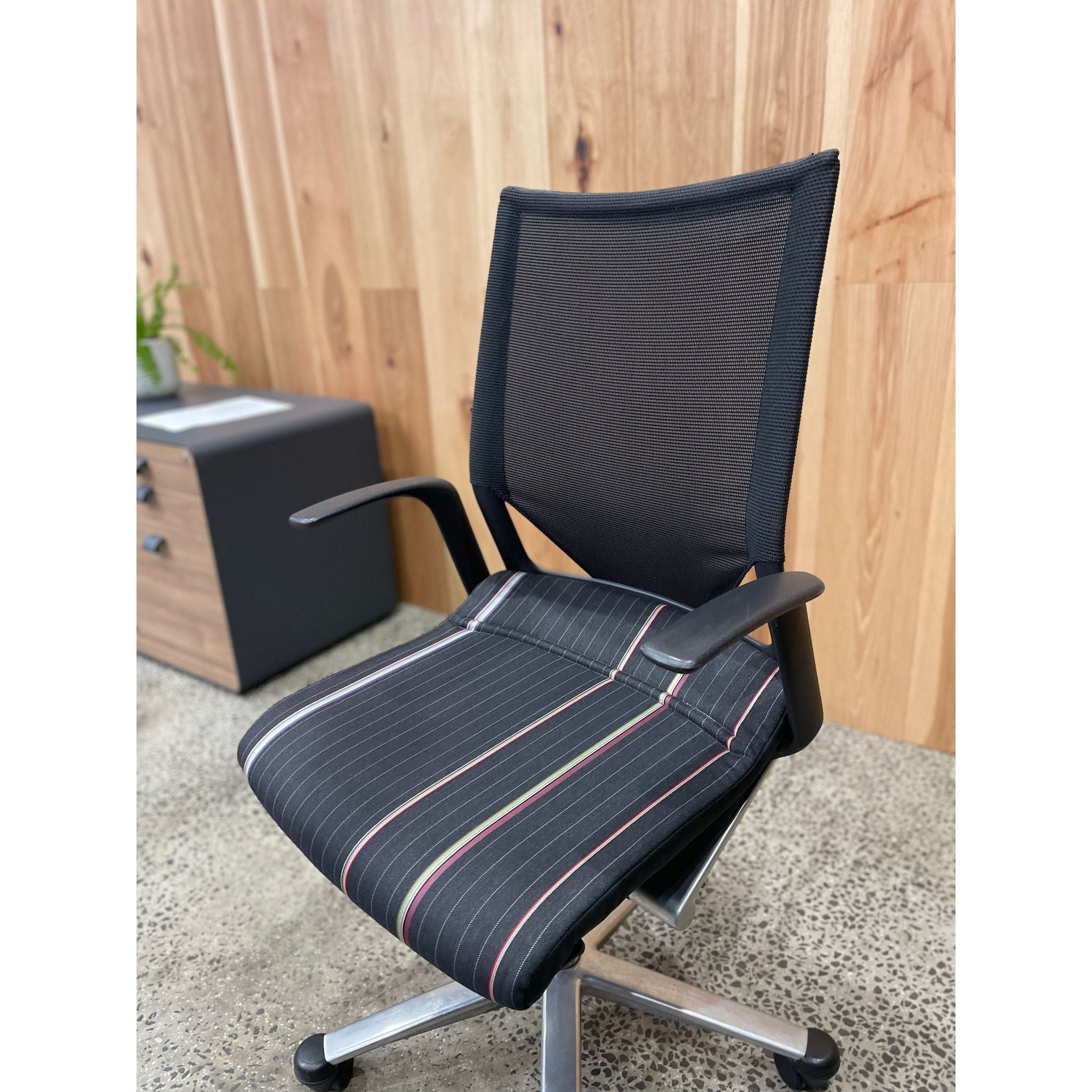 Wilkhahn Modus Medium - Paul Smith x Kvadrat Edition - thegoodchairs