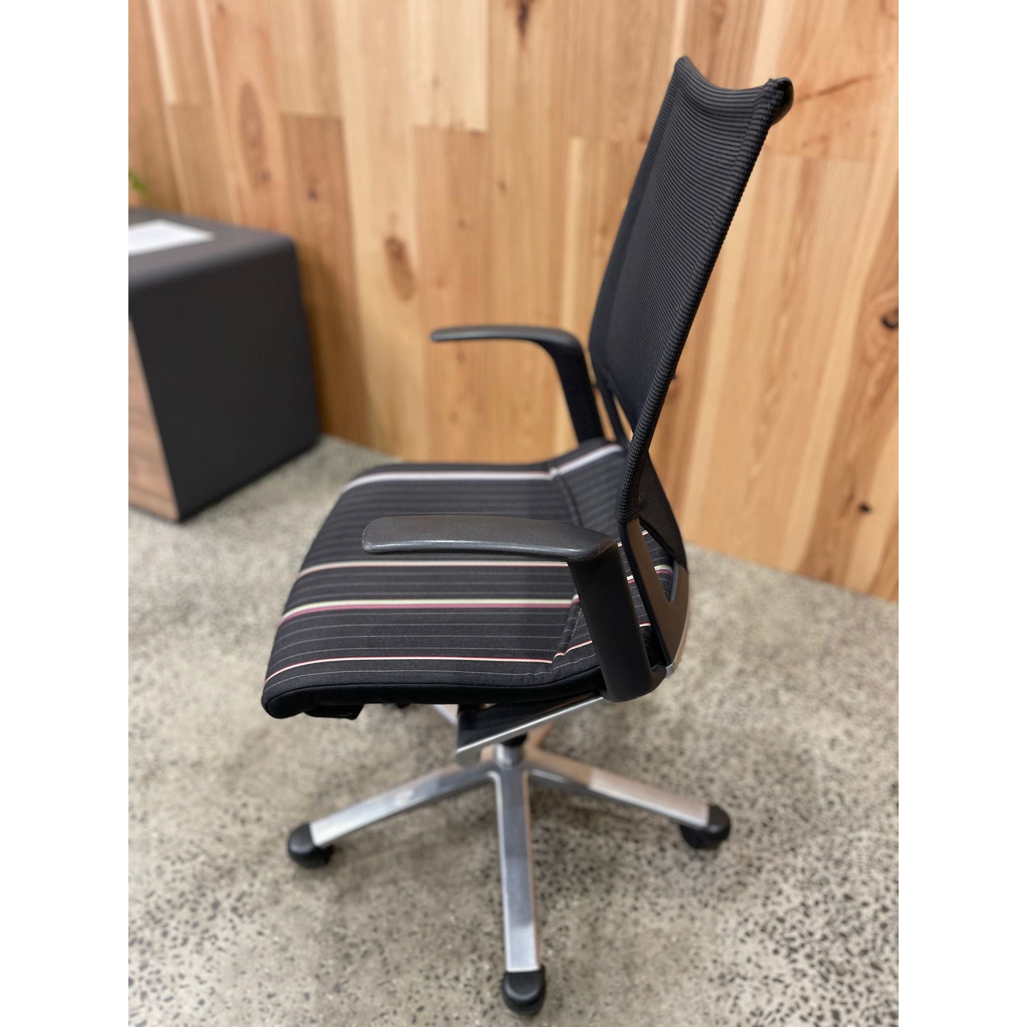 Wilkhahn Modus Medium - Paul Smith x Kvadrat Edition - thegoodchairs